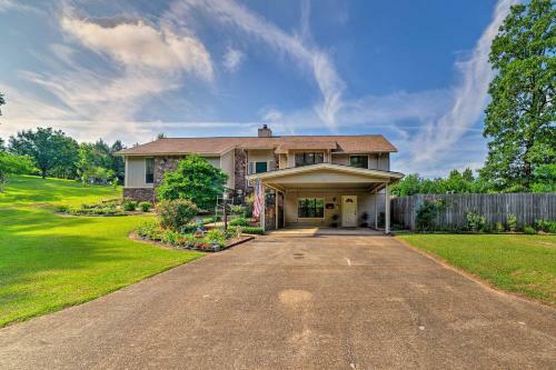 Columbus House With Pool And Balcony, 4 Mi To Downtown
