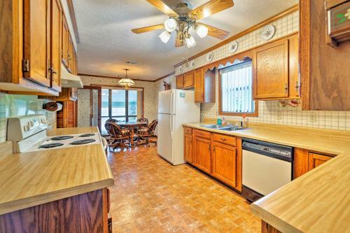 Columbus House With Pool And Balcony, 4 Mi To Downtown