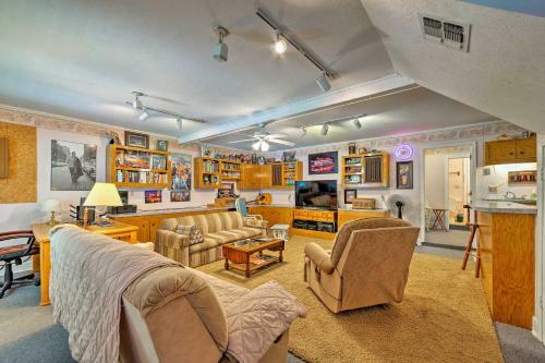 Columbus House With Pool And Balcony, 4 Mi To Downtown