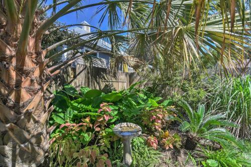 Bay St Louis Cottage - Harbor Half Mi, Beach 1 Mi!
