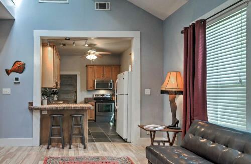 Historic Moss Point House With Loft - 6 Mi To Beach!