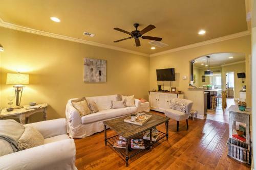 Bright Oxford Townhouse With Pool Access And Patio!