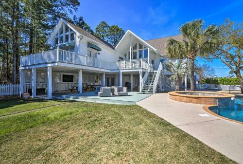 Spacious Pass Christian Home With Pool And Boat Launch