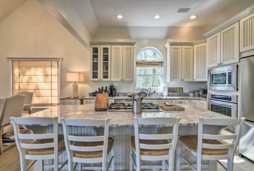 Spacious Pass Christian Home With Pool And Boat Launch