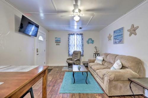 Gulfport Home With Deck And Grill, Walk To Beach!