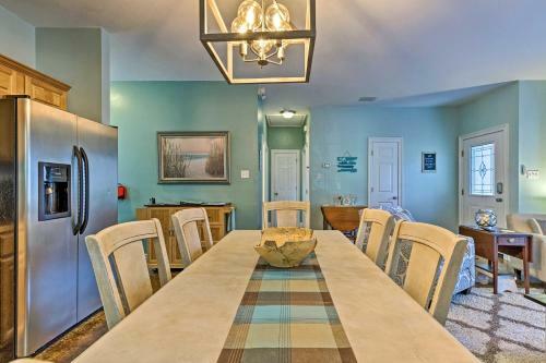 Charming Coastal Cottage Walk To Beach And Downtown!