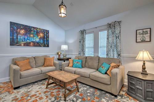 Downtown Ocean Springs Duplex With A And C, 1mi To Beach