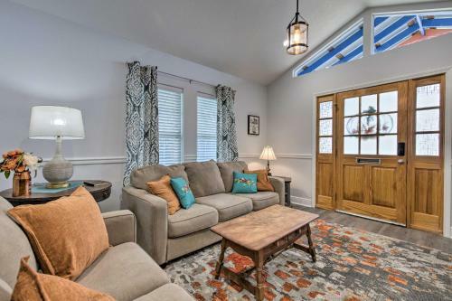 Downtown Ocean Springs Duplex With A And C, 1mi To Beach