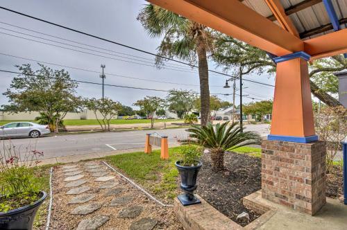Downtown Ocean Springs Duplex With A And C, 1mi To Beach