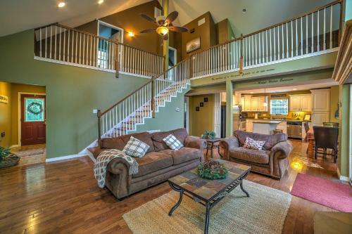 Lakefront Blue Eye Cottage With Hot Tub And Fire Pit!