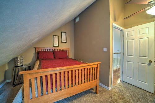 Lakefront Blue Eye Cottage With Hot Tub And Fire Pit!