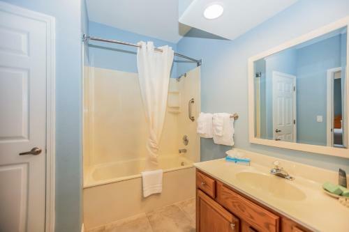 Spacious Condo Off Highway 76 Strip 1br Standard