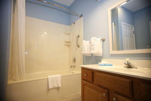 Spacious Condo Off Highway 76 Strip 1br Standard