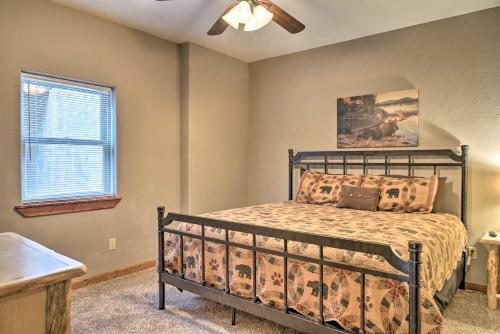 Large Lakeside Lodge With Dock And Private Hot Tub