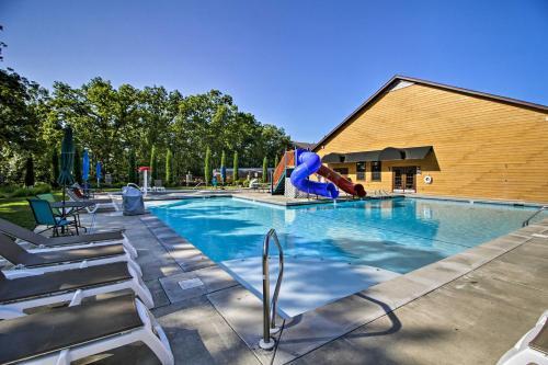 Frogs Hollow Home - 8 Miles To Table Rock Lake!