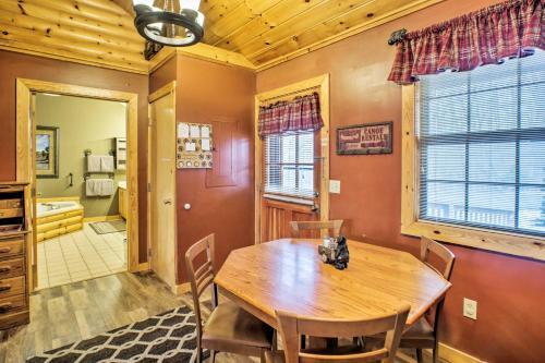 Rustic Branson Cabin-mins To Silver Dollar City!