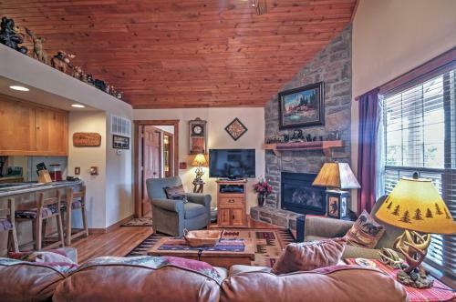 Branson Little Cedar Resort-style Cabin With Porch!