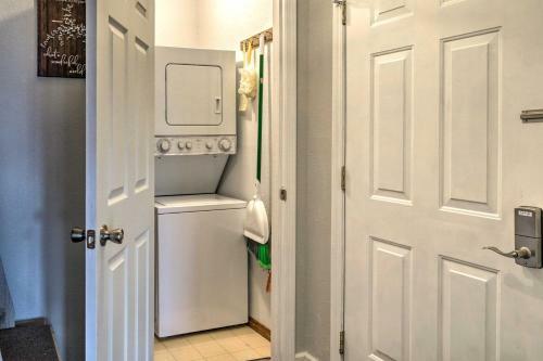 Apartamento Condo With Pool - 2 Miles To Silver Dollar City