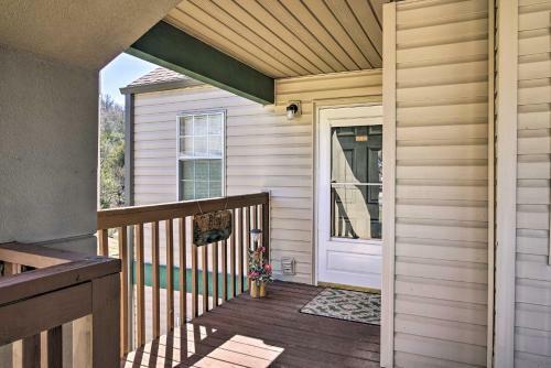 Apartamento Branson Condo With Deck And Table Rock Lake View!