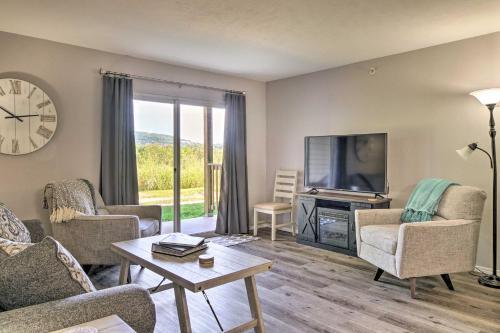 Apartamento Cozy Condo With Pool, 5 Mi To Table Rock Lake!