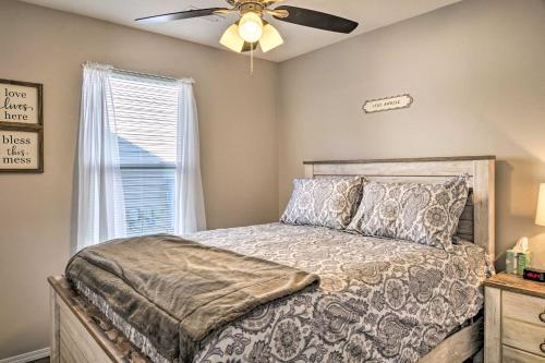 Apartamento Cozy Condo With Pool, 5 Mi To Table Rock Lake!