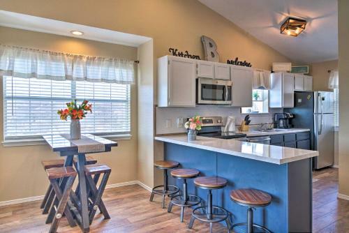 Apartamento Modern Retreat With Deck And Mtn Views Near Sdc!