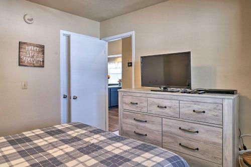 Apartamento Modern Retreat With Deck And Mtn Views Near Sdc!