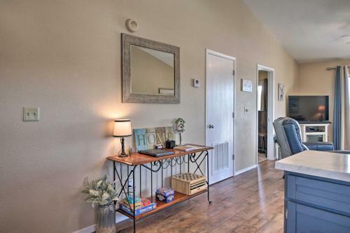 Apartamento Modern Retreat With Deck And Mtn Views Near Sdc!