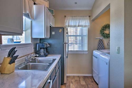 Apartamento Modern Retreat With Deck And Mtn Views Near Sdc!