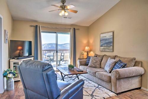 Apartamento Modern Retreat With Deck And Mtn Views Near Sdc!