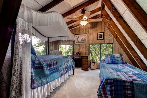 Quiet Lakefront Cottage With Dock And Resort Access!