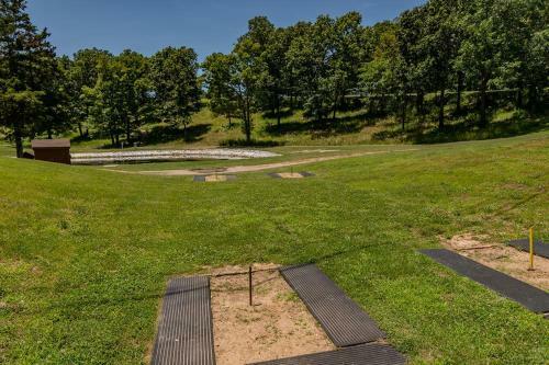 Base Camp Experience, Hottub, Jettedtubs, Grill, Great Location, Wifi