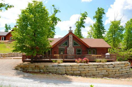 Base Camp Experience, Hottub, Jettedtubs, Grill, Great Location, Wifi