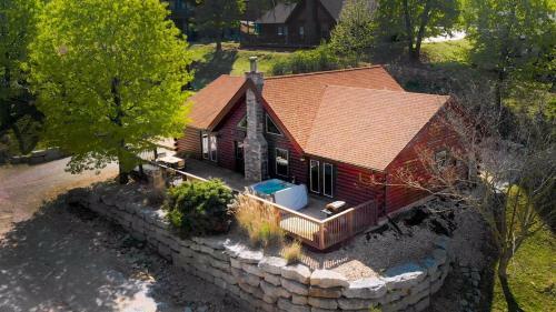 Base Camp Experience, Hottub, Jettedtubs, Grill, Great Location, Wifi