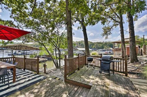 Sunrise Beach Lakeside Home With Boat Dock And Grill