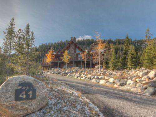 Souvenirs Lodge By Big Sky Vacation Rentals