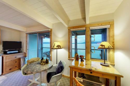 Apartamento Many Springs Lakefront Condo #221