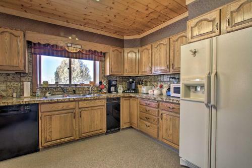 Dillon Log Home With Hot Tub By Beaverhead And Hiking!