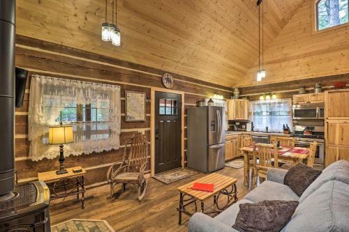 Reconnect With Nature At Timber Creek Cabin!