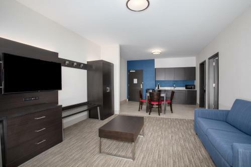 Holiday Inn Express & Suites - Ely, An Ihg Hotel