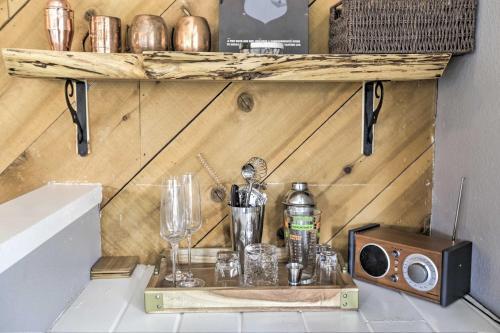 Rustic-chic Heavenly Condo With On-site Hiking!