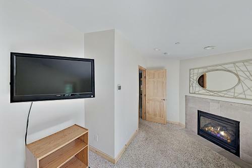 Immaculate Forest Home With Hot Tub - No Pets Home