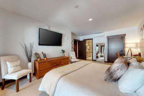 Luxury Lakefront At Tahoe Beach Club With Private Beach