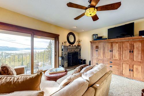 Exquisite Lakeview Tahoe Traveler