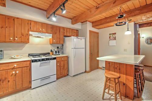 Spacious Bartlett Townhome Less Than 6 Mi To Attitash Mtn!