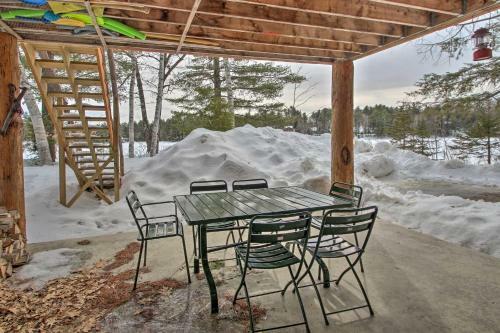Waterfront Conway Lake Cabin With Deck And Fire Pit!