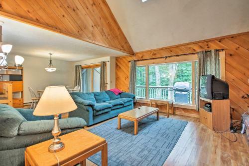 White Mtns Townhome With Pvt Deck And Pool Access