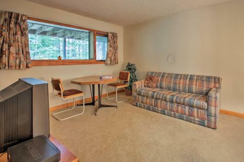 White Mtns Townhome With Pvt Deck And Pool Access