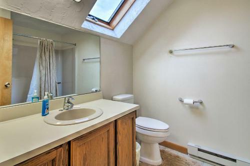White Mtns Townhome With Pvt Deck And Pool Access