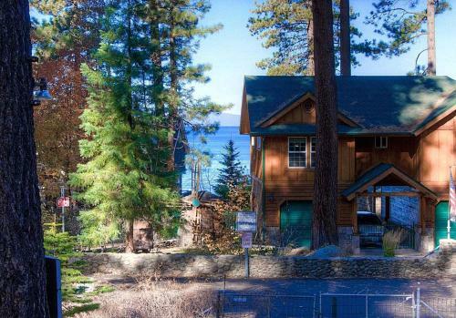 Smokey Joes By Lake Tahoe Accommodations